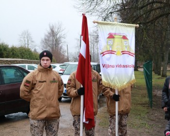 Viļānu vidusskolā notika karoga svinīgā pacelšana