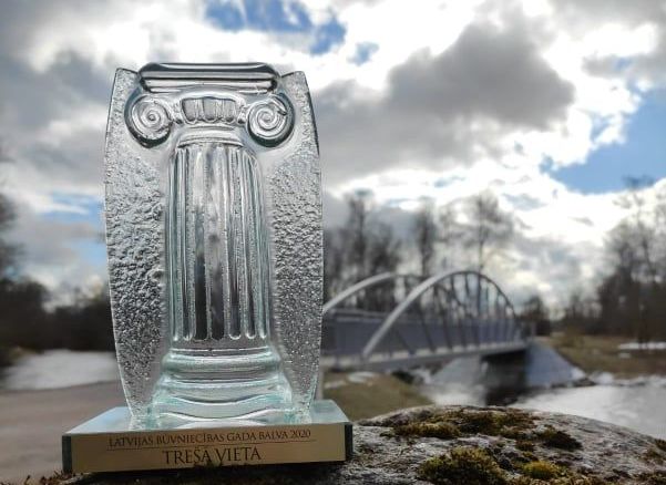 Starp “Latvijas Būvniecības gada balva 2020” laureātiem arī būvprojekts “Gājēju tilta uz Lakstīgalu salu pārbūve”